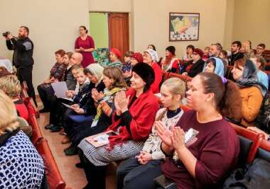Награждение за участие в выставке детского творчества