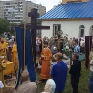 Закладка и освещение камня на месте строительства храма
