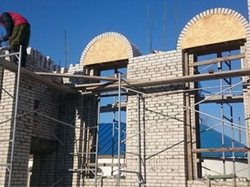 Арочные окна в храме Двенадцати апостолов